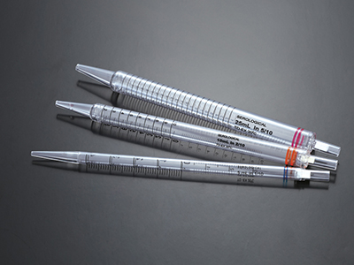 獨(dú)特的短管設(shè)計(jì)，符合人體工程學(xué)設(shè)計(jì)，可在層流罩下方使用